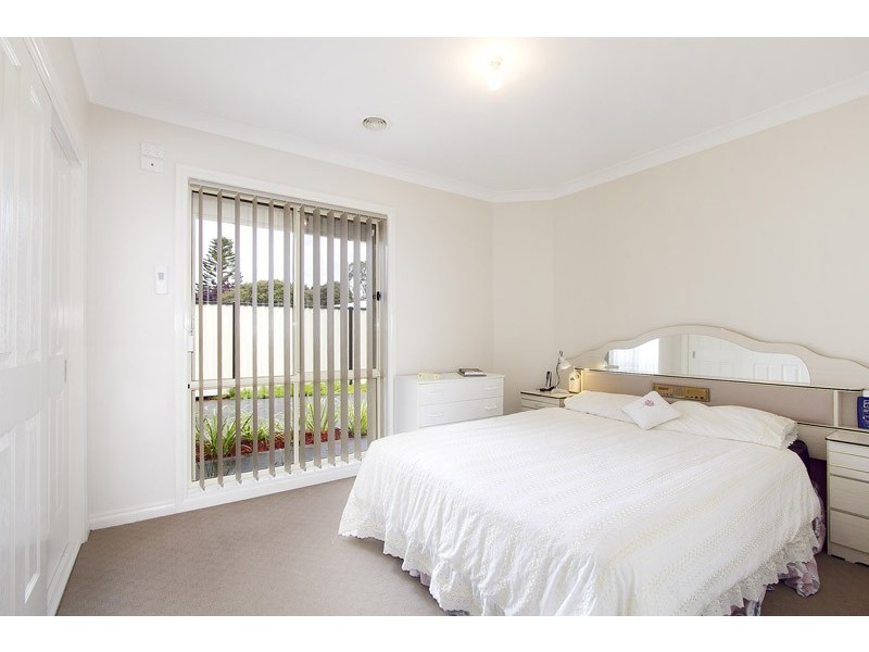 2/227  Gladstone Road, Dandenong North VIC 3175