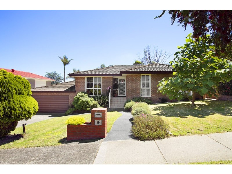 45 Joseph Banks Crescent, Endeavour Hills VIC 3802