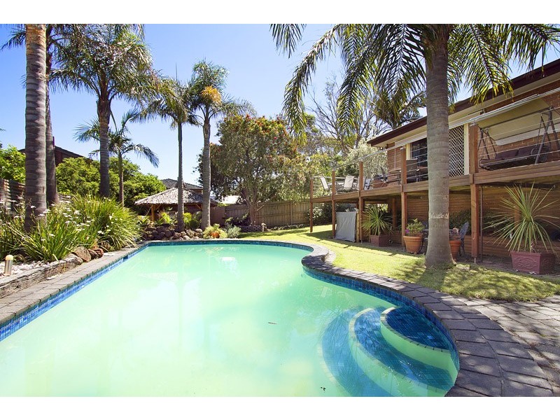 45 Joseph Banks Crescent, Endeavour Hills VIC 3802