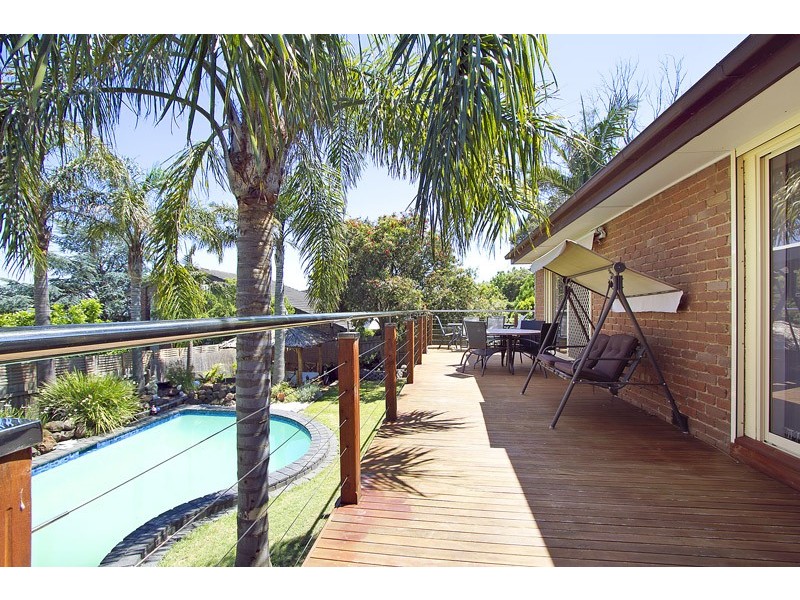 45 Joseph Banks Crescent, Endeavour Hills VIC 3802