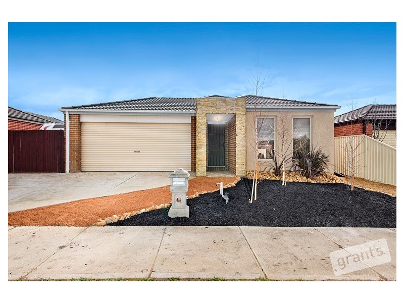 66 Bluehills Boulevard, Pakenham VIC 3810