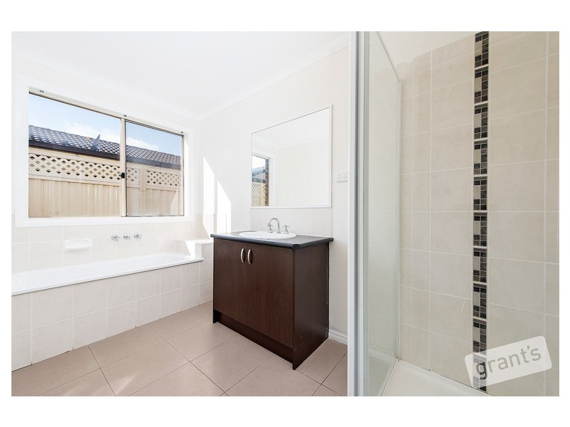 66 Bluehills Boulevard, Pakenham VIC 3810