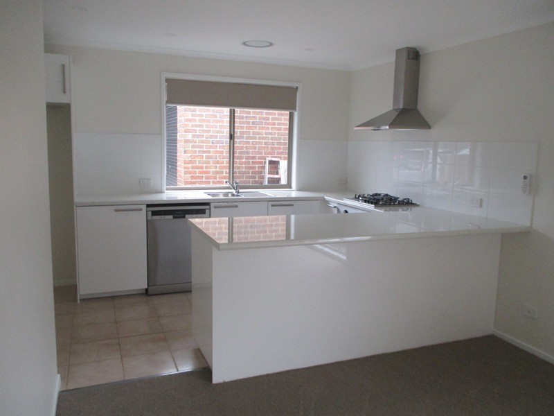 2/10 Azalea Court, Narre Warren VIC 3805