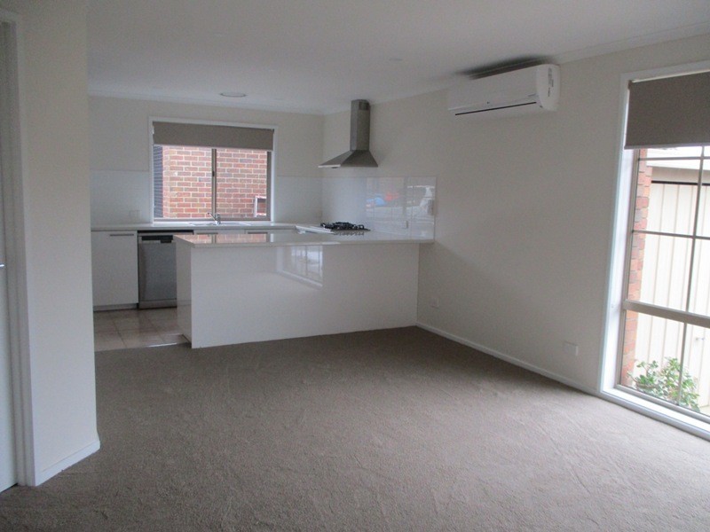 2/10 Azalea Court, Narre Warren VIC 3805