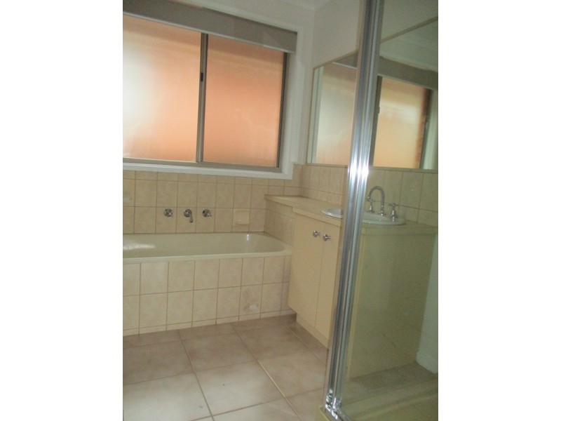 2/10 Azalea Court, Narre Warren VIC 3805