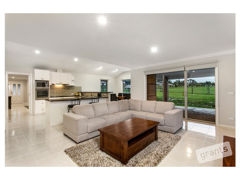 93 Follett Drive, Nyora VIC 3987
