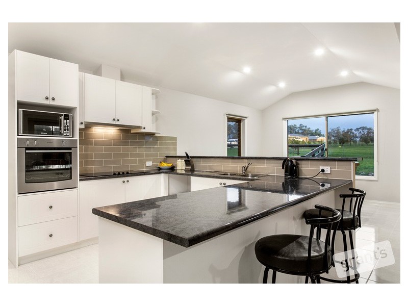 93 Follett Drive, Nyora VIC 3987