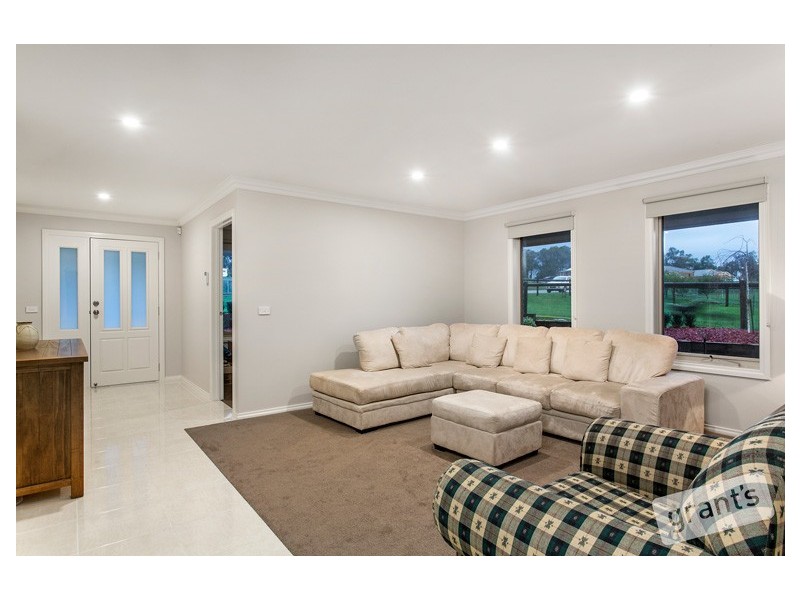 93 Follett Drive, Nyora VIC 3987