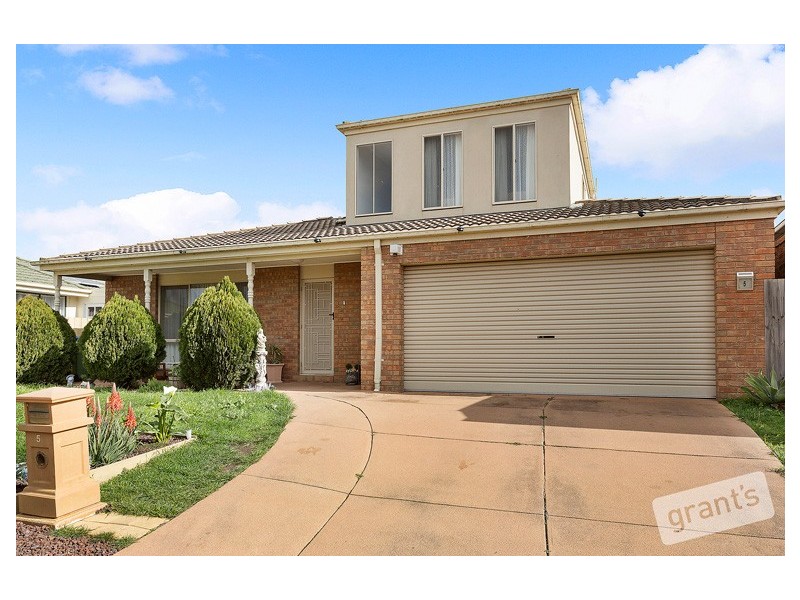 5 Kells Close, Cranbourne East VIC 3977