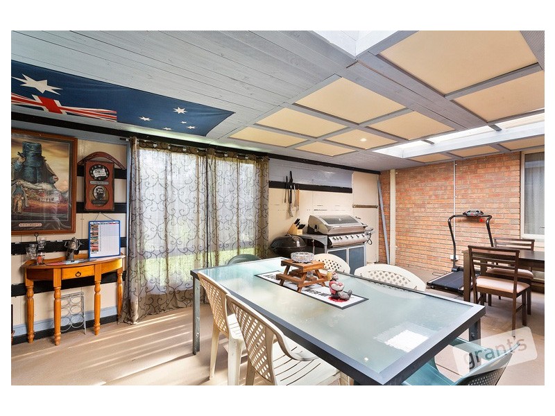 5 Kells Close, Cranbourne East VIC 3977