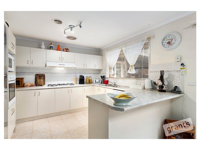 5 Kells Close, Cranbourne East VIC 3977