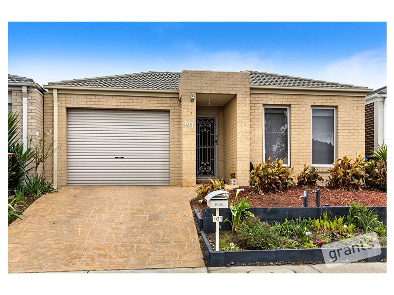101 Selandra Boulevard, Clyde North VIC 3978