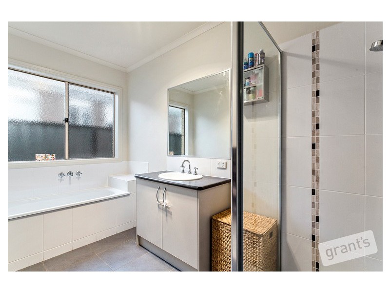 101 Selandra Boulevard, Clyde North VIC 3978