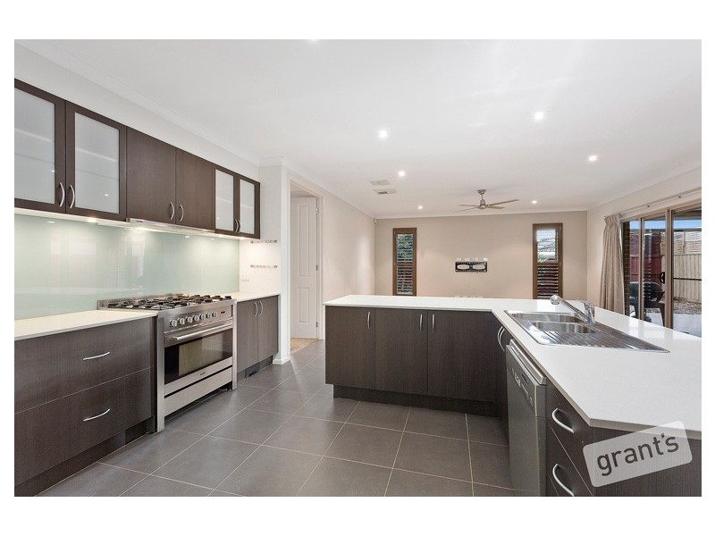 14 Lakeside Drive, Berwick VIC 3806