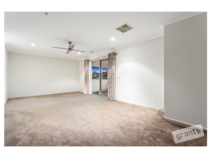 14 Lakeside Drive, Berwick VIC 3806