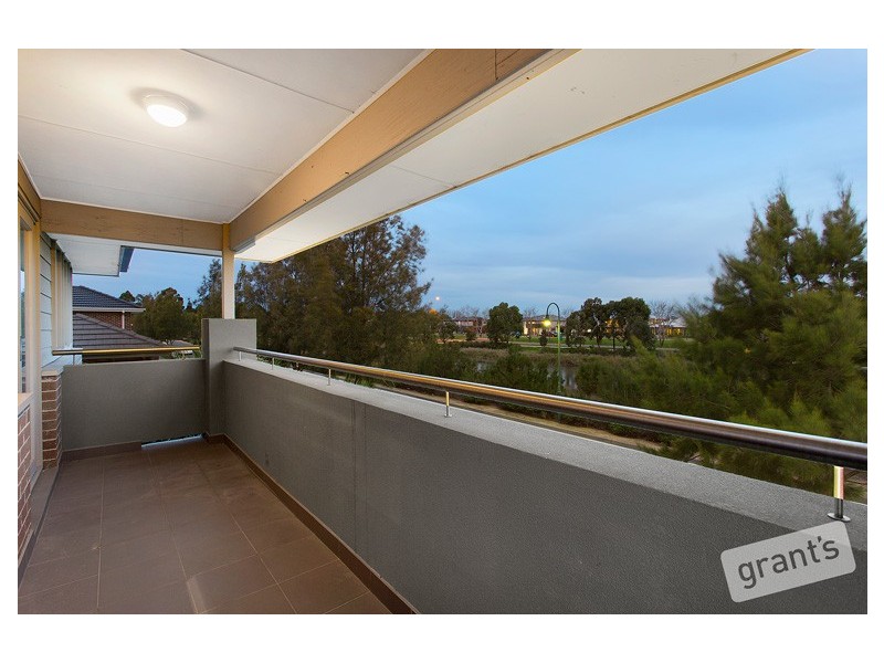 14 Lakeside Drive, Berwick VIC 3806