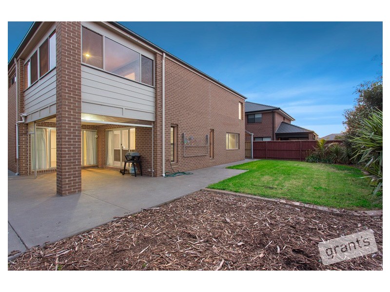 14 Lakeside Drive, Berwick VIC 3806