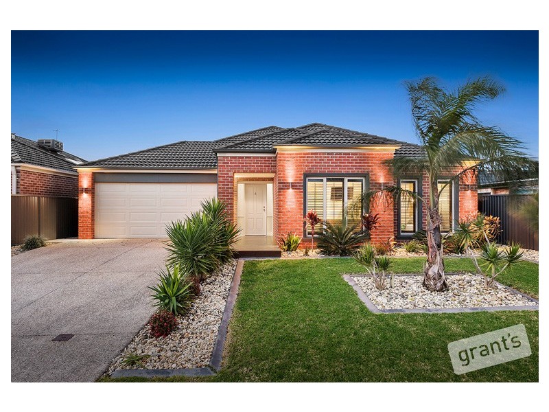 4 Page Close, Pakenham VIC 3810