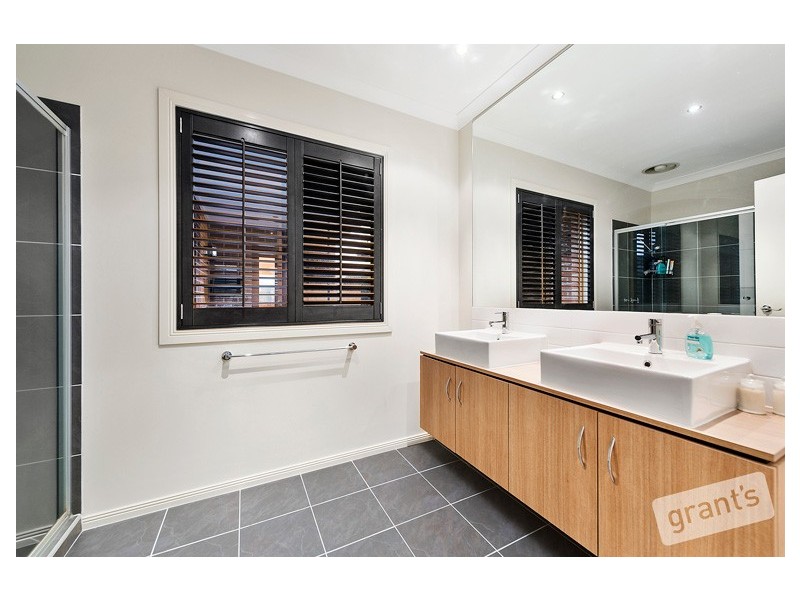 4 Page Close, Pakenham VIC 3810