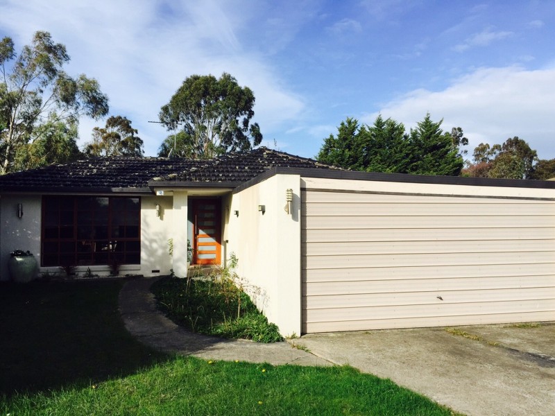 13 Escott Grove, Berwick VIC 3806