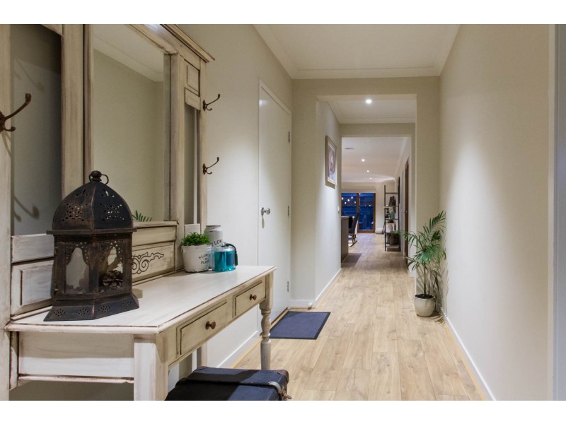 23 Morphetville Street, Clyde North VIC 3978