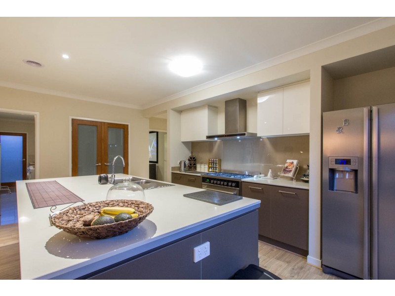 23 Morphetville Street, Clyde North VIC 3978