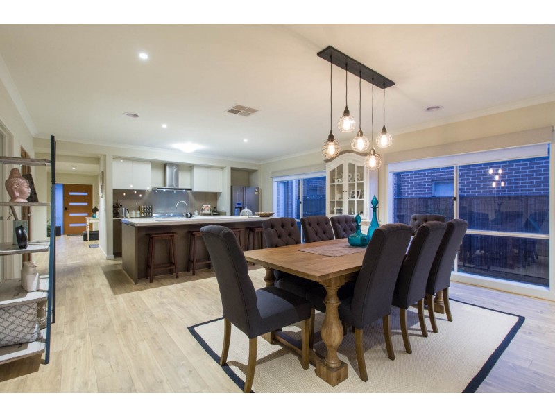 23 Morphetville Street, Clyde North VIC 3978