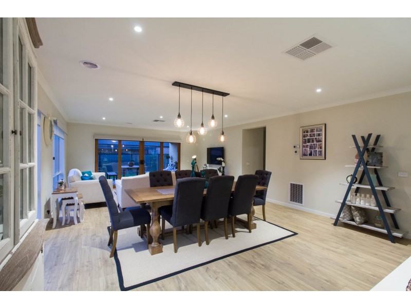 23 Morphetville Street, Clyde North VIC 3978