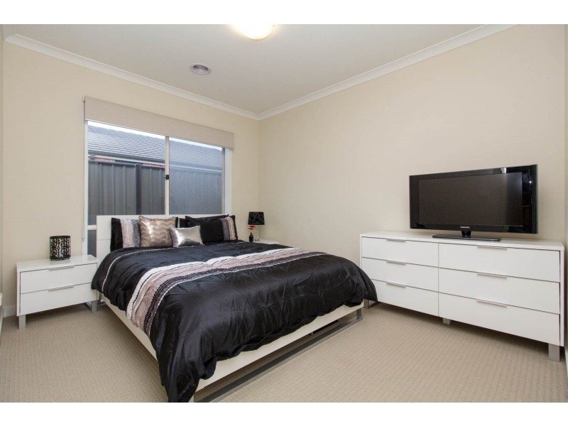 23 Morphetville Street, Clyde North VIC 3978