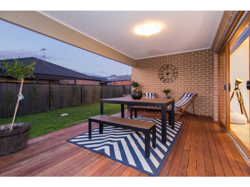 23 Morphetville Street, Clyde North VIC 3978