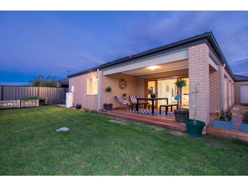 23 Morphetville Street, Clyde North VIC 3978