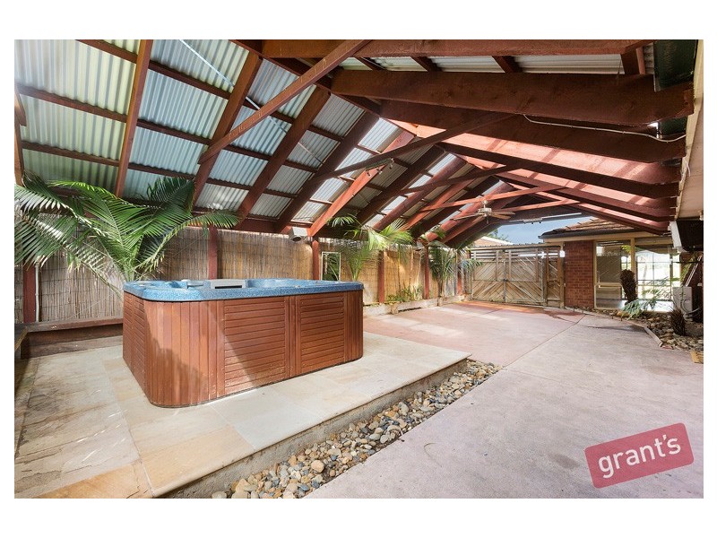 5 Garnet Close, Narre Warren VIC 3805