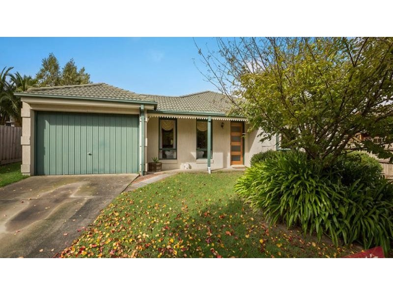 84 Oakgrove Drive, Narre Warren South VIC 3805