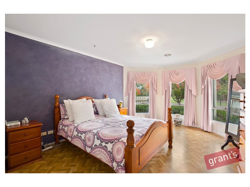 84 Oakgrove Drive, Narre Warren South VIC 3805