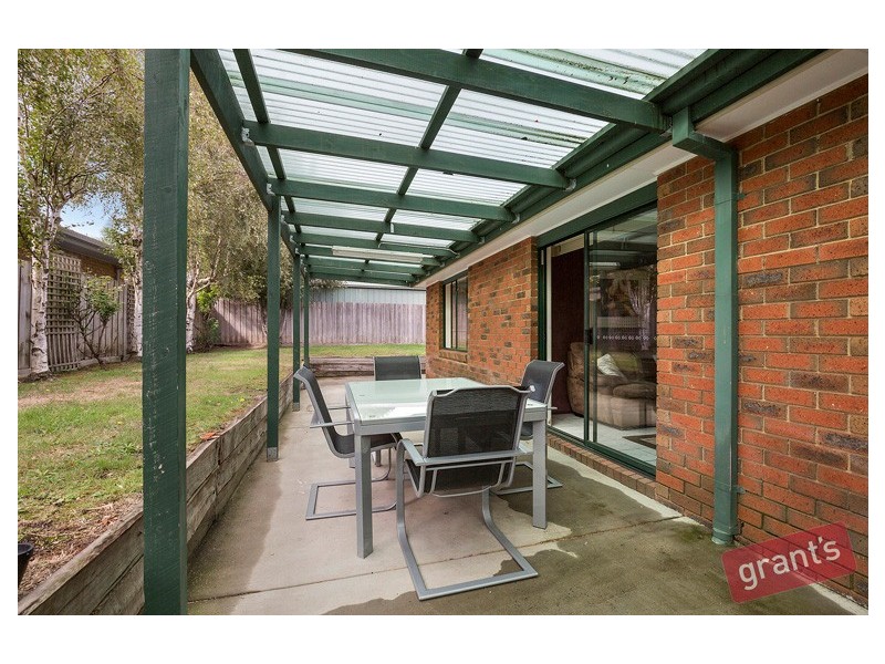 84 Oakgrove Drive, Narre Warren South VIC 3805