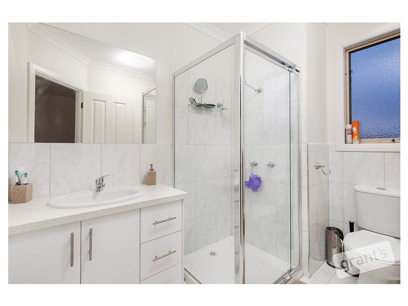 1/4 Daniher Close, Berwick VIC 3806