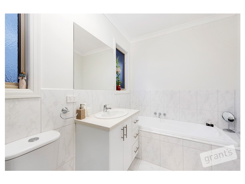 1/4 Daniher Close, Berwick VIC 3806