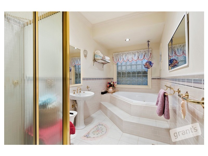 1A Michael Court, Berwick VIC 3806