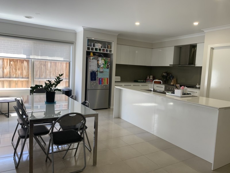 8 Carnegie Street, Officer VIC 3809