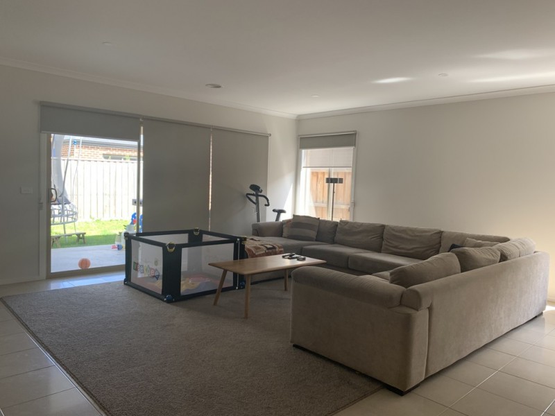 8 Carnegie Street, Officer VIC 3809