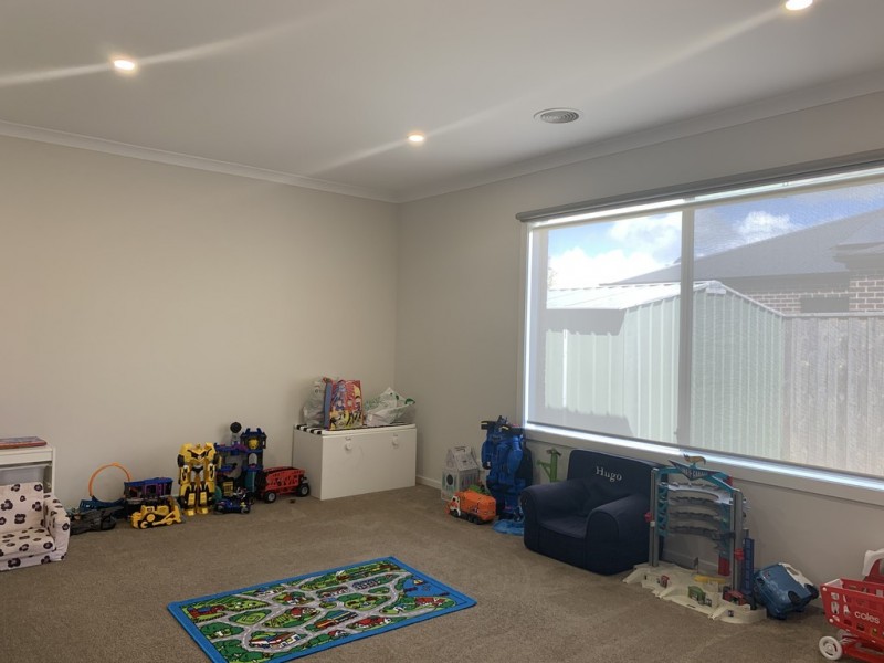 8 Carnegie Street, Officer VIC 3809