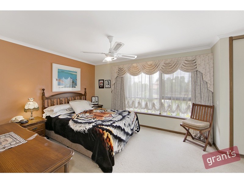 6 Heard Close, Berwick VIC 3806