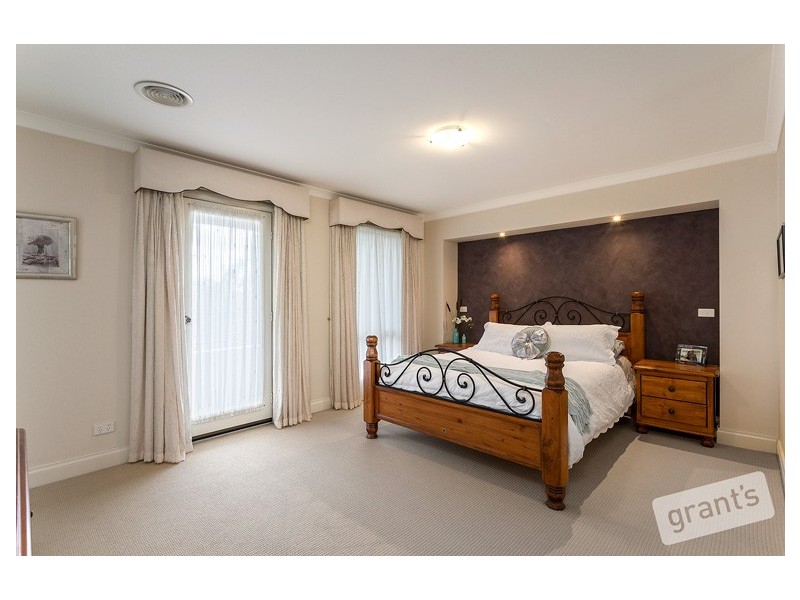 12 John Joseph Court, Narre Warren North VIC 3804