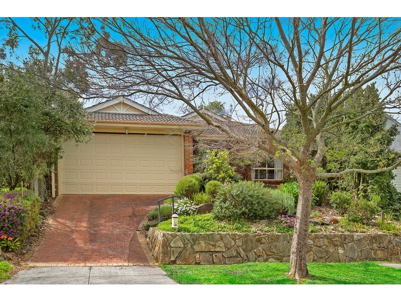 32 Allunga Parade, Berwick VIC 3806