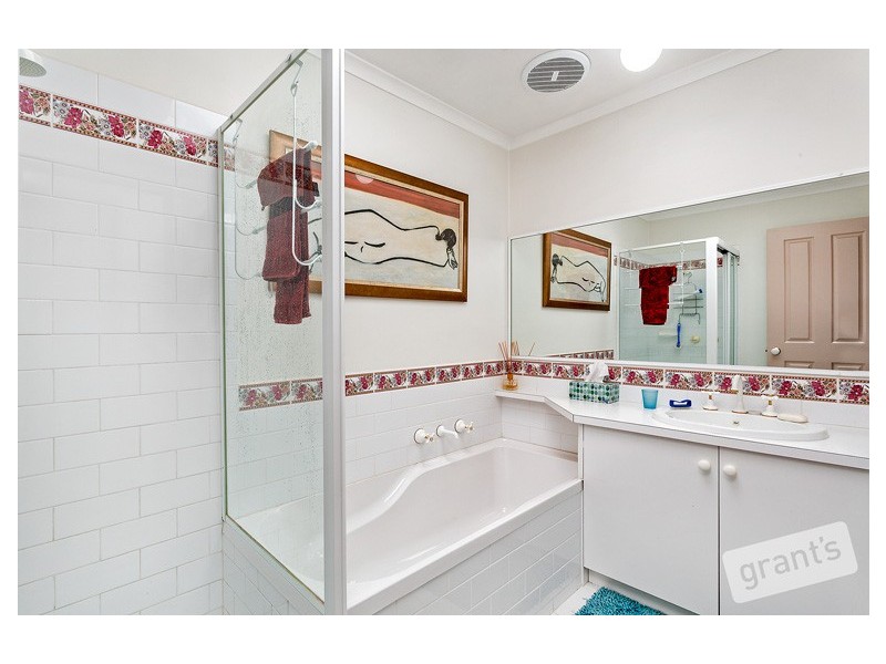 32 Allunga Parade, Berwick VIC 3806