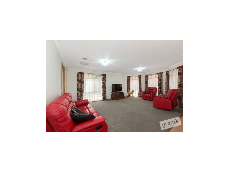 10 Thornley Drive, Berwick VIC 3806