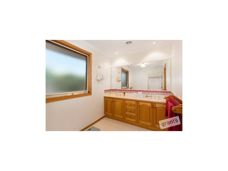 10 Thornley Drive, Berwick VIC 3806