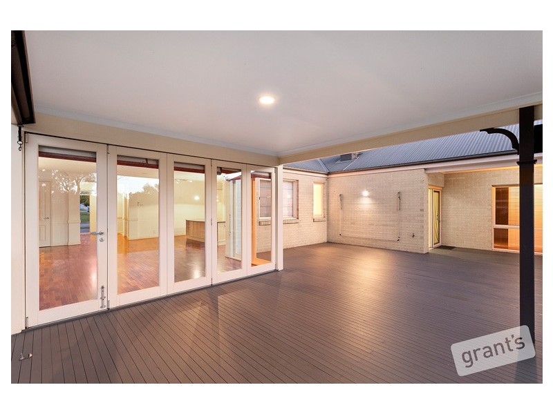 15 Peppertree Avenue, Narre Warren South VIC 3805