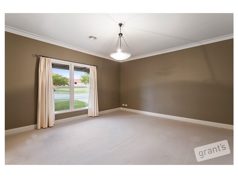 15 Peppertree Avenue, Narre Warren South VIC 3805