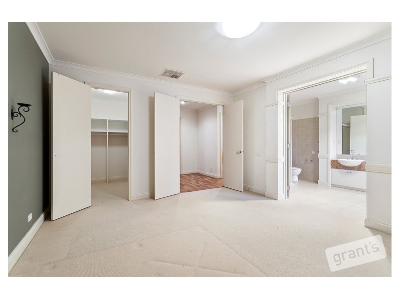 15 Peppertree Avenue, Narre Warren South VIC 3805